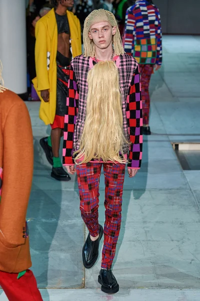 Look 16